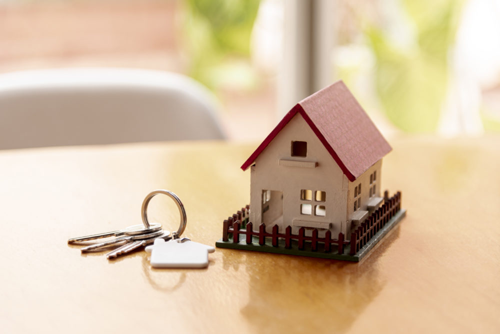 家の模型と鍵