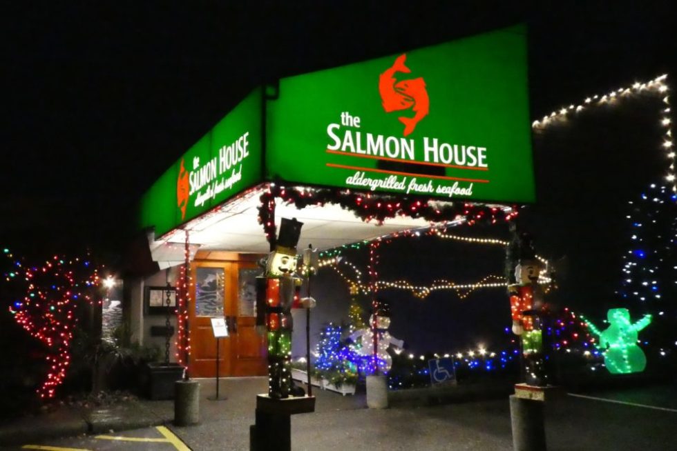 The Salmon House（サーモンハウス） バンクーバーの夜景とサーモンが楽しめるレストラン カナダ留学コンパス