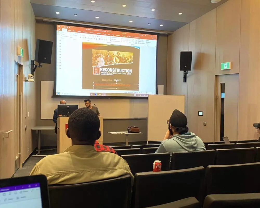 ISのレクチャーの様子(SFU)