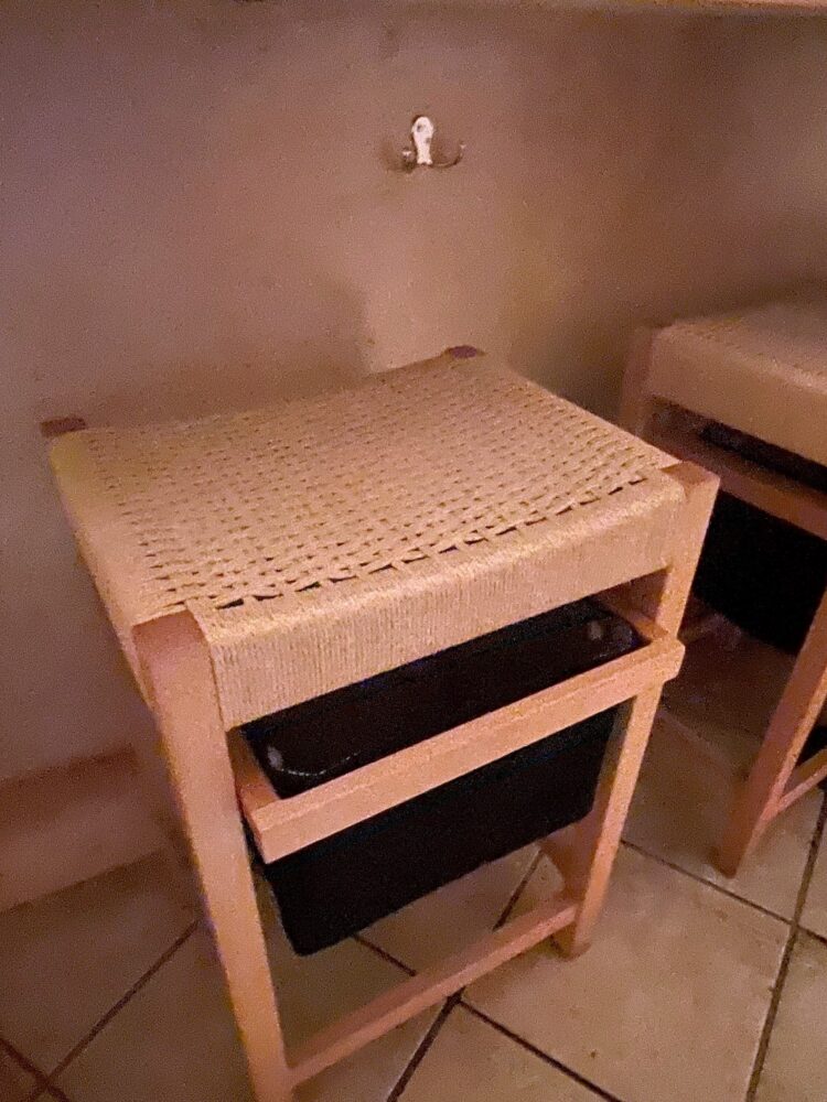 Maumi-sushi-chairs