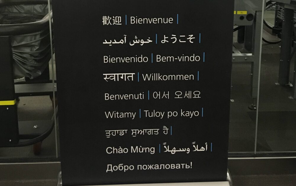 多言語で書かれた看板