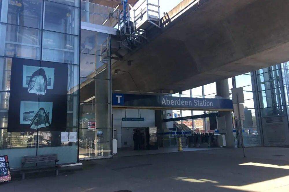 Aberdeen駅前