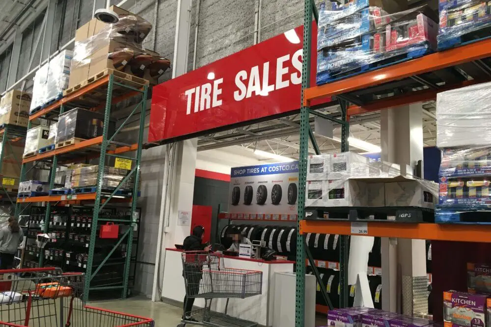 タイヤ売り場