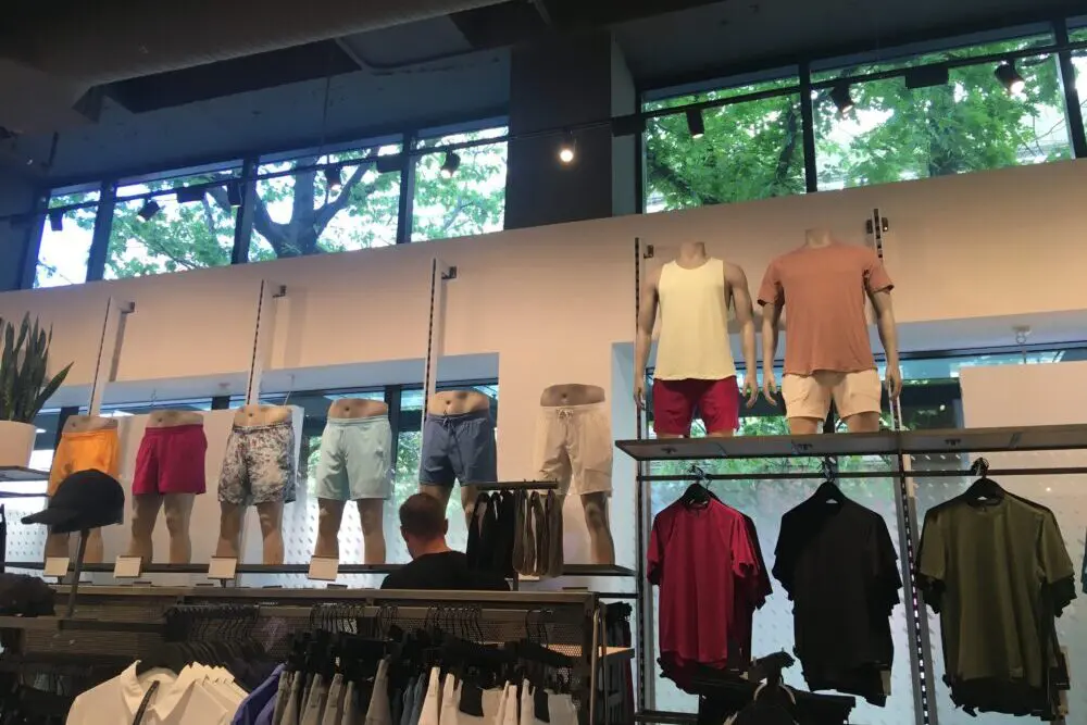 バンクーバー発のヨガウェアブランド「lululemon（ルルレモン
