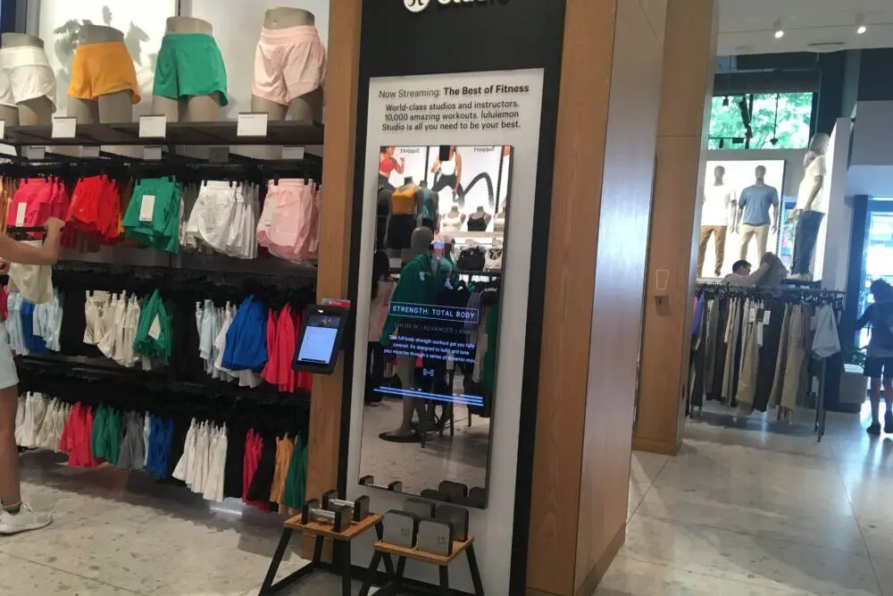 バンクーバー発のヨガウェアブランド「lululemon（ルルレモン