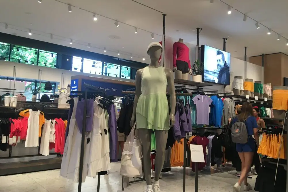 バンクーバー発のヨガウェアブランド「lululemon（ルルレモン