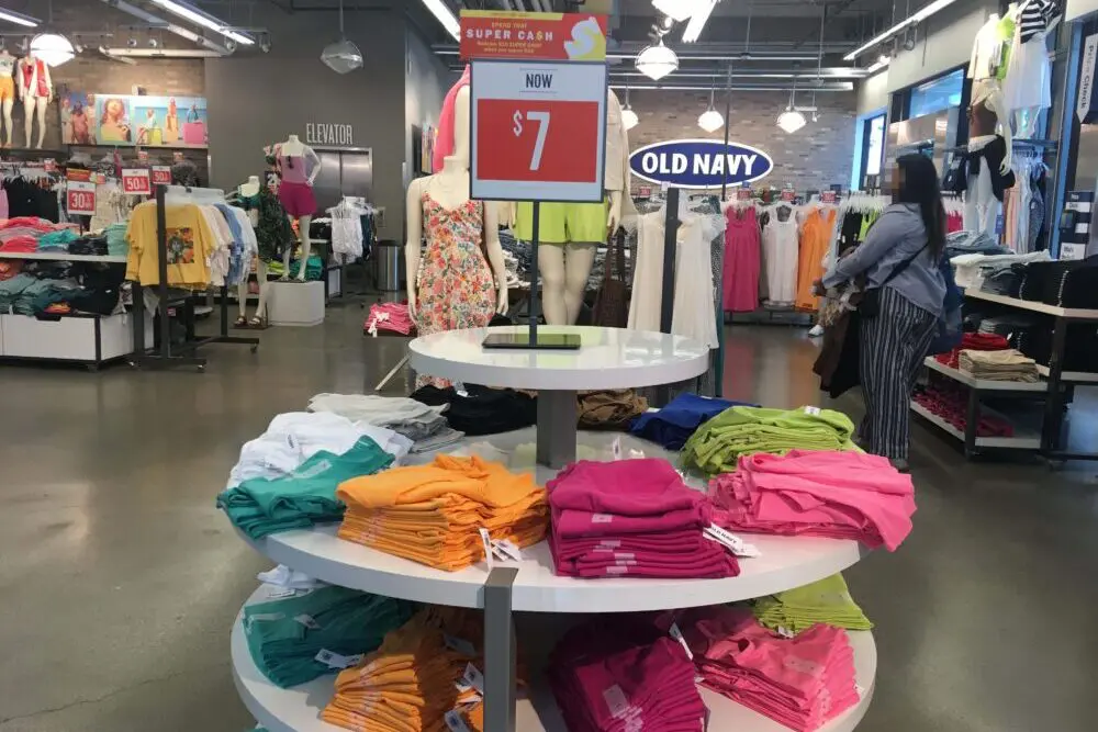 バンクーバーにある服屋「Old Navy（オールド・ネイビー）」をご紹介