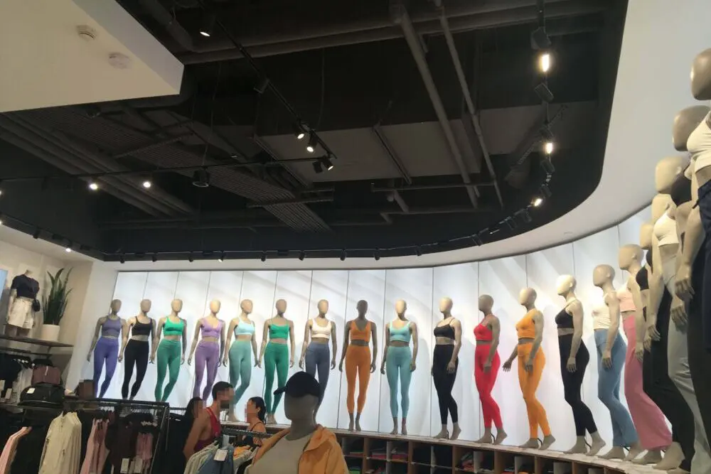 バンクーバー発のヨガウェアブランド「lululemon（ルルレモン