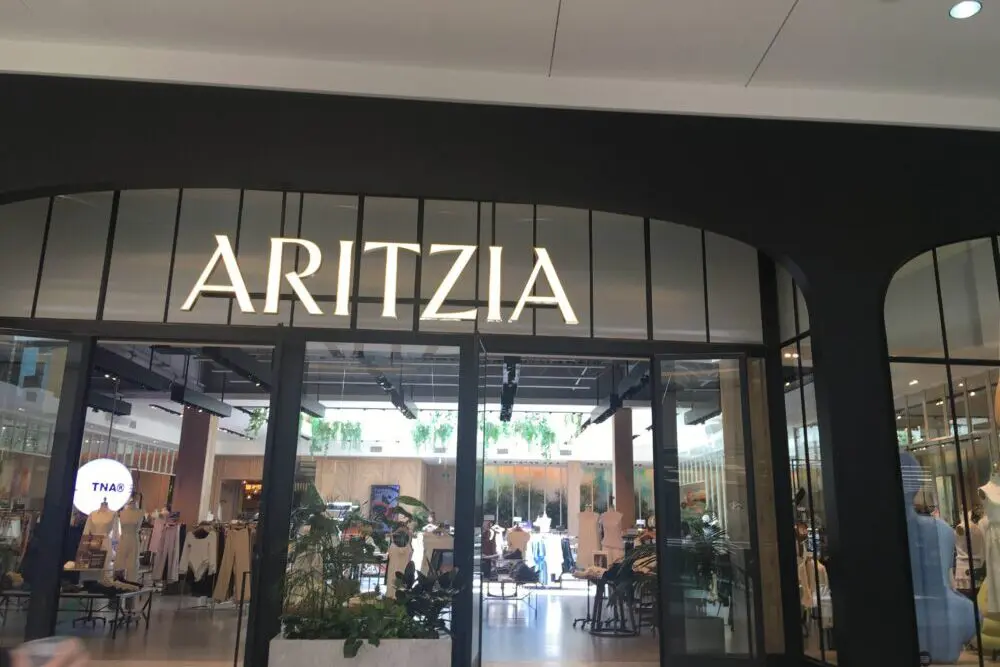 バンクーバーで女性に人気のアパレルブランド「Aritzia（アリツィア