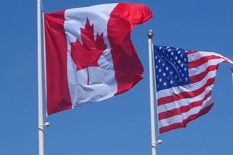 カナダとアメリカの国旗