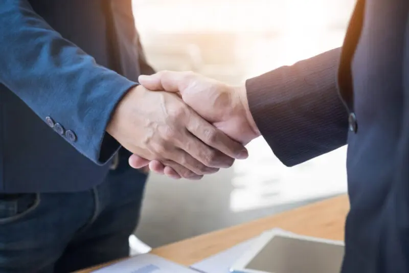 shakehands
