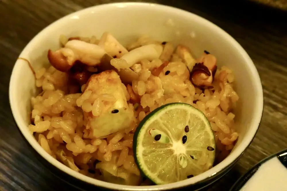 すだちのスライスも食べられる
